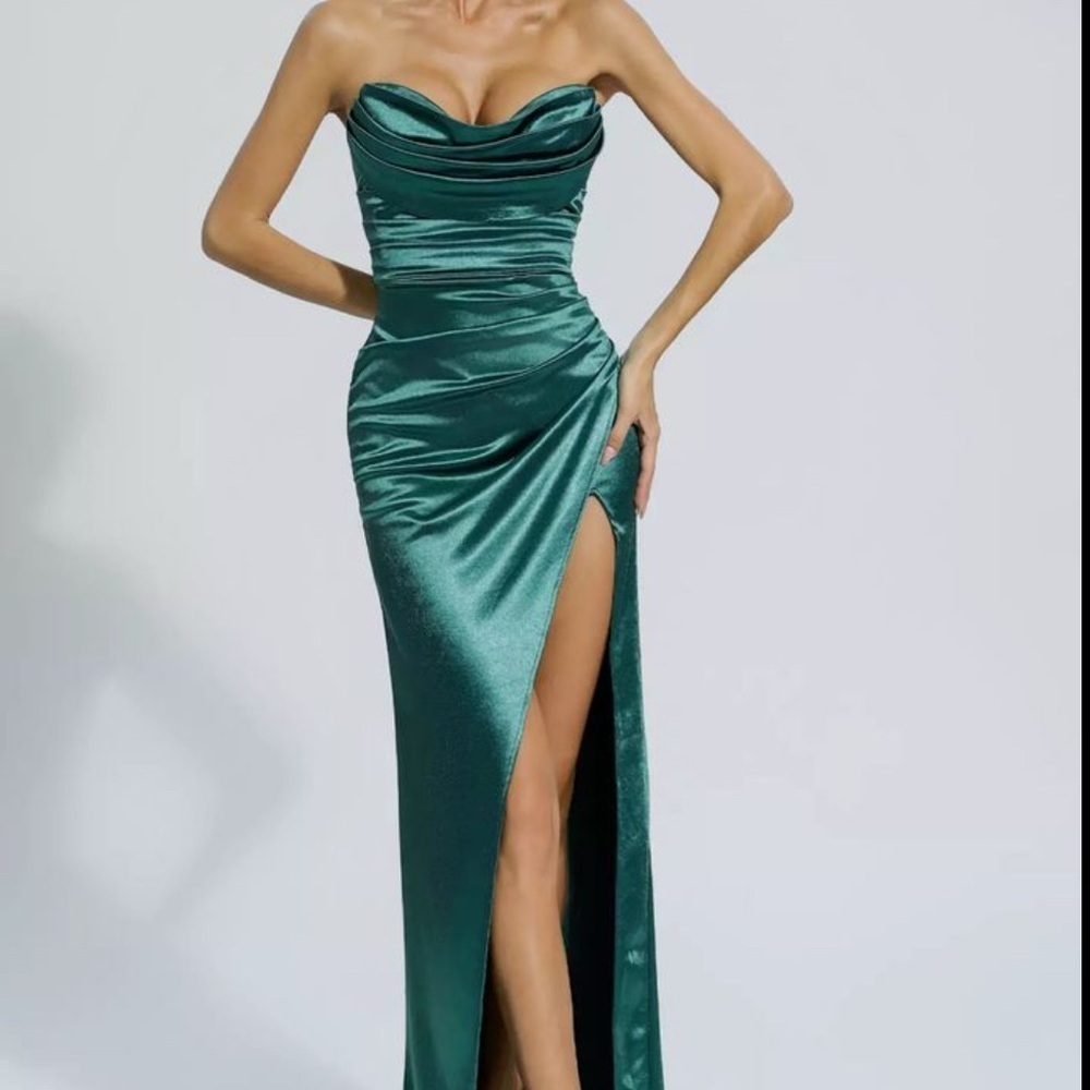 Elegant Strapless Satin Gown in Teal